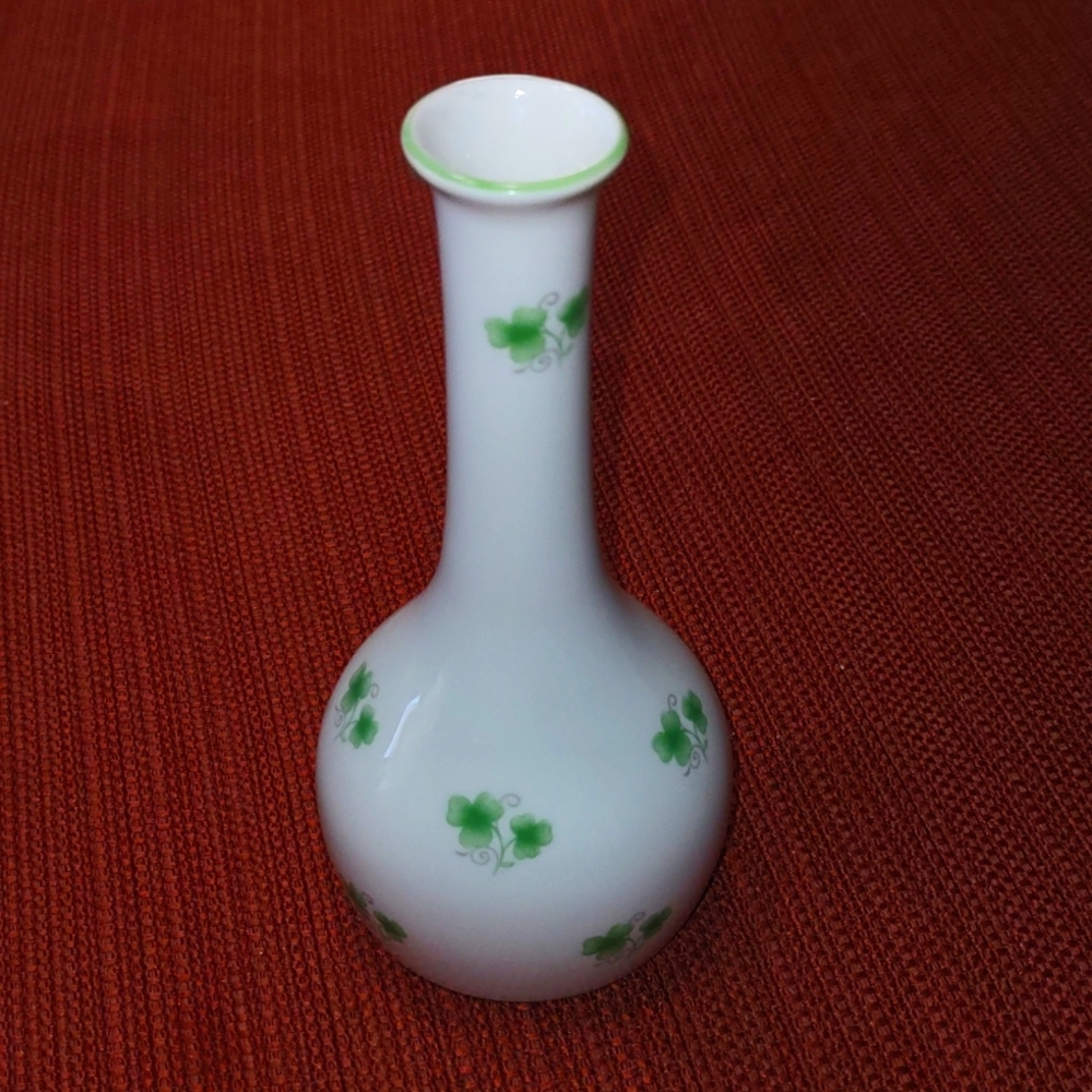 Vintage Crown Stafforshire Shammroch Vase Bone China